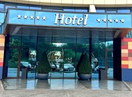 Hotel Misto SPA & FITNESS，位于哈尔科夫的带热水浴缸的酒店