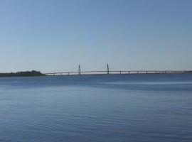 Lækker lejlighed med lille have，位于Bogø By的酒店