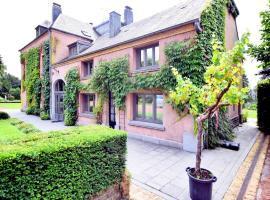 Luxury Estate with Pool & Spa，位于Jamoigne的酒店