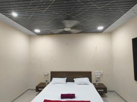 Hotel Poonam Lodge，位于艾哈迈德讷格尔的酒店