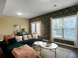 3BR Townhouse with Netflix & Grill Near Trails