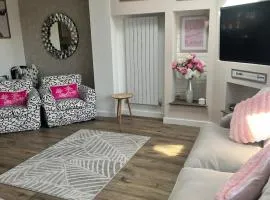 Stay Solihull Large spacious home in Solihull close to NEC HS2 Bham Airport