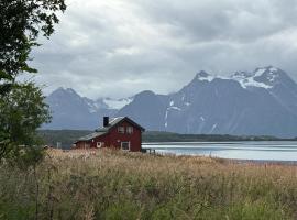 Lyngen Biarnes- Nordreisa，位于Rotsund的酒店