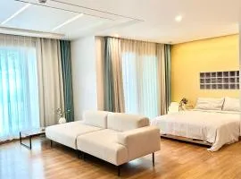 Geoje Notre Maison Large Up to 10 Guests, Near Beach