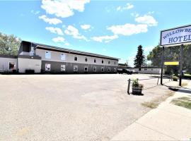 Willowbend Hotel，位于Maple Creek的宠物友好酒店