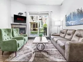 Mountain Getaway in Canmore - Sleeps 6 - Pool & Hottub