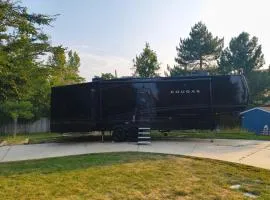 Luxury Glamping in the Mile High - Private pool, Hot Tub, and Outdoor Fire Pit!!