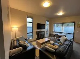Spa, mountain views & a gas fireplace