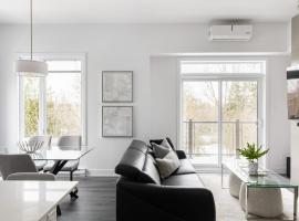 Modern 2BR Loft Condo with Rooftop Patio and Parking，位于加蒂诺的酒店