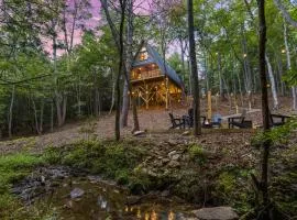 15 min to Town, Creekside, Sauna, Hot Tub, Fire Pit