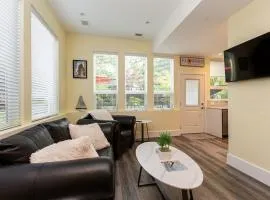 Sidney Solace 1BR Suite Minutes from Waterfront
