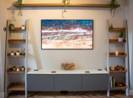 2 Bed House - Sleeps 4 - Parking，位于迪韦齐斯的酒店