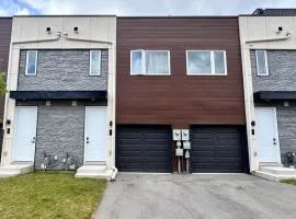 Two Adjacent 4 Bedroom Townhouse Units in the Fallsview District Walk to the Falls