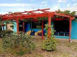Honeysuckle Cottage - Classic Beach Shack