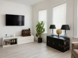 Spacious 4BR Family Home in Detroit WiFi Parking