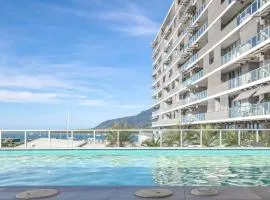 Cairns Coastal Charmer - Your Waterfront Sanctuary