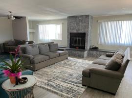 Ranch Property on 2 acres!，位于沙漠温泉的酒店