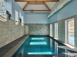 Les Campanes - Gîte Wellness 8 pers avec Piscine intérieure & Sauna - Proche Mons，位于Vellereille-le-Sec的酒店