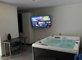 Ferienwohnung mit Whirpool, Fasssauna und Massagesessel - Medebach，位于梅德巴赫的酒店