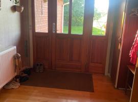 Flot hus med flot natur，位于Holeby的酒店