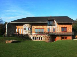 Large Home with Sauna, Ovifat，位于奥维法特的酒店