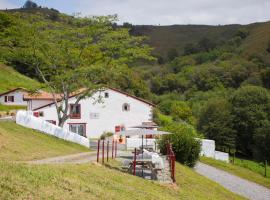 SERENITE BASQUE - Gîtes & Spa Privatif - Vue sur montagne，位于阿伊诺阿的酒店