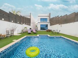 Al Bandar Luxury Villa with private pool - Al Dana Island Fujairah，位于富查伊拉的酒店