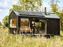 Offgrid Cabin am See in Brandenburg Tiny House Natururlaub bei Berlin