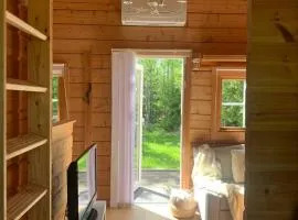Log Cabin with hot-tub & Sauna, secluded location