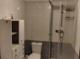 Quarto completo tranquilo e sossegado