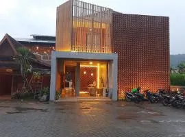BATA MERAH GUESTHOUSE BATU