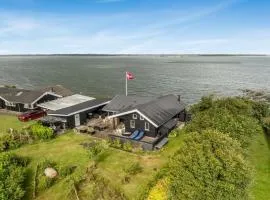 Holiday Home Diderik - 20m to the fjord by Interhome