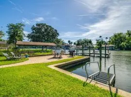 2 Mi to Homosassa Springs Riverfront Home with Dock