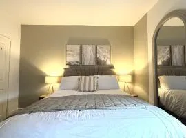 The Whitchurch Apartment- The Painted Rooms
