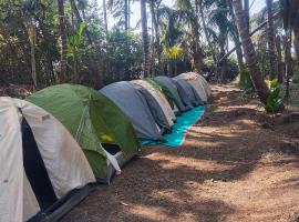 Campola camping，位于Harihareshwar的酒店