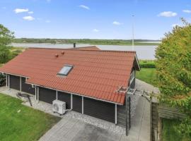 Holiday Home Pirkka - 50m to the fjord by Interhome，位于Løgstrup的酒店