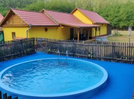 B&eacute;ke Tanya，位于Ny&aacute;rsap&aacute;t的带泳池的酒店
