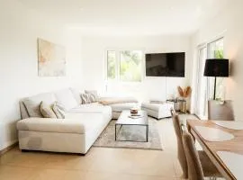 neue 90qm Ferienwohnung mit 3 Schlafzimmern in Seenähe