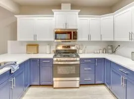 North End blue -Hot Tub - Fire Pit - Downtown -4BR