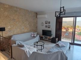 Avgerinos Ηome BREAKFAST BASKET COMPLIMENTARY，位于阿姆菲克利亚的酒店