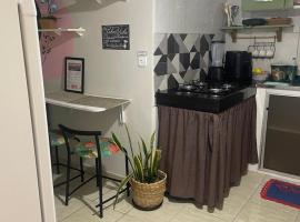 Kitnet Adorável na sedede Aracruz ES 1KM do centro individual wifi cozinha equipada，位于阿拉克鲁斯的酒店