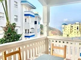 Beautiful apartment with pool and sea horizon view