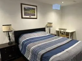 Comfortable Two Bedroom Basement Suite with Full Kitchen Bathroom and Queen Beds