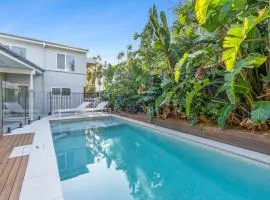 Bridgeport pet-friendly Pool Getaway