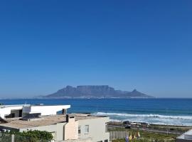 2WhiteWaters Bloubergstrand Homestay，位于布鲁堡史特兰的住宿