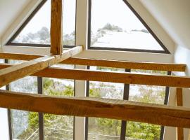 Sunset Hills Chalet，位于斯勒尼克的酒店