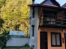 Chale Penedo no Centro com Piscina,Hidro e Sauna !