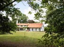 Le Paddock by Ernesst