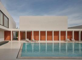 Odina Hotel，位于Watthana Nakhon的带泳池的酒店