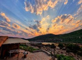 Oudrif Strawbale Retreat，位于克兰威廉的酒店